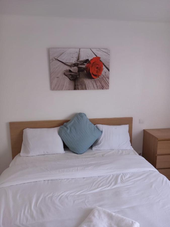 Large Room In Schuttrange Free Parking 10Mins To Airport Excellent Customer Services Exterior foto
