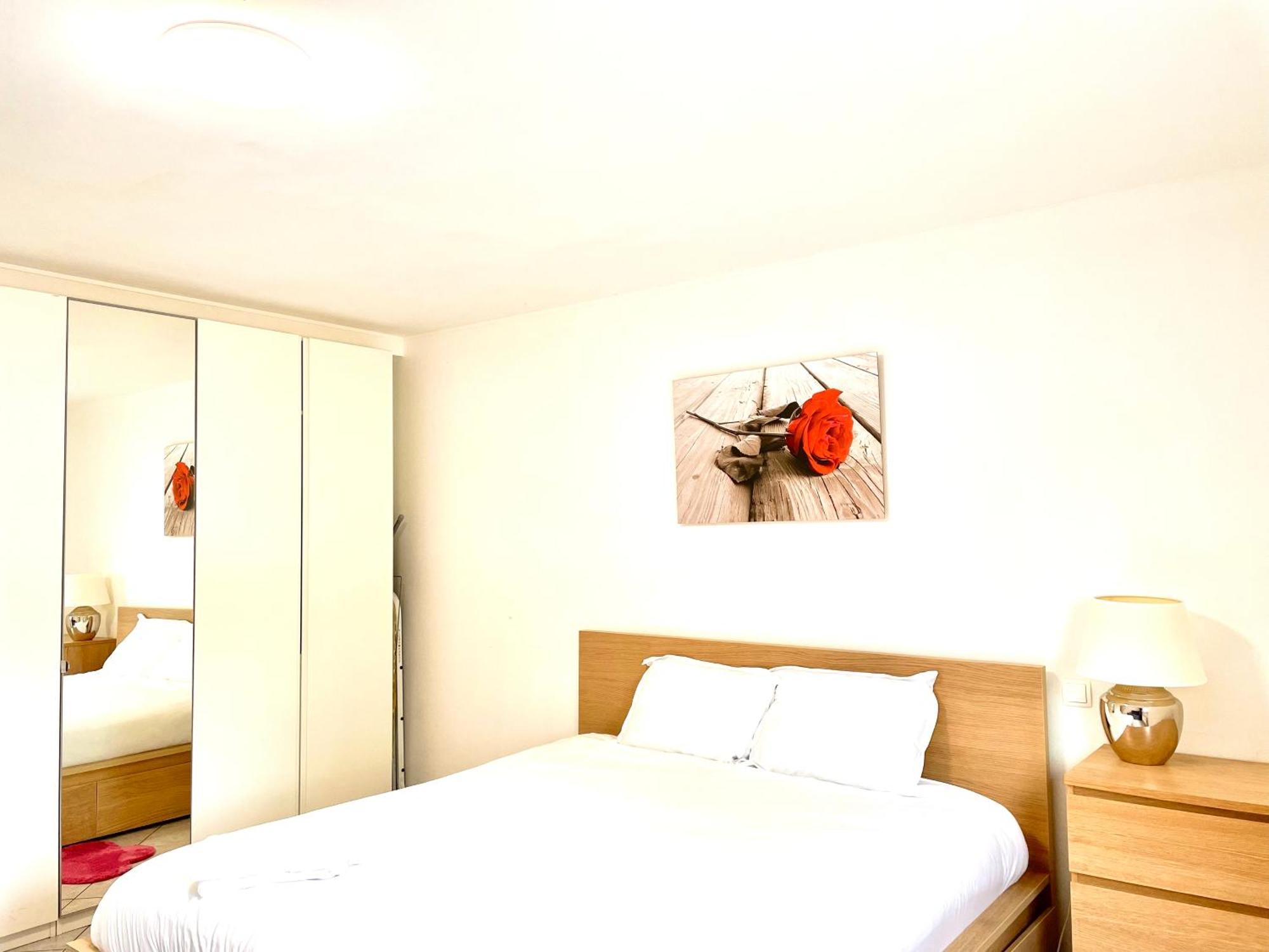 Large Room In Schuttrange Free Parking 10Mins To Airport Excellent Customer Services Exterior foto